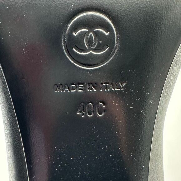 CHANEL Black 20K CC Logo Musketeer Boots Size 40 Cap Toe Leather Fold Over - Picture 12 of 14